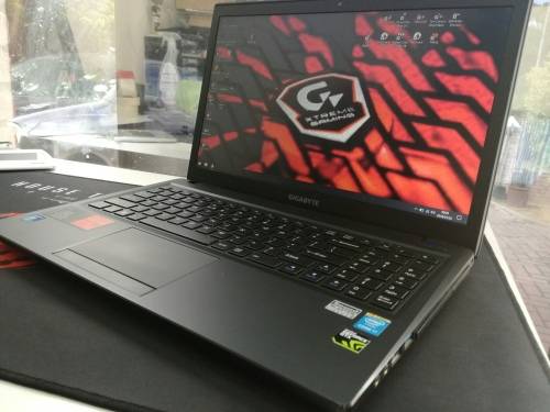 *KILLER GAMER*GIGABYTE P15*NVIDIA GTX*QUAD CORE i7*FULL HD*DUAL SSD STORAGE*SOUND BLASTER AUDIO*8GB*